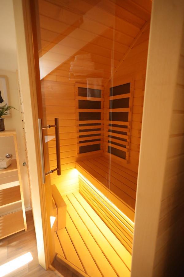 Royal Wellness And Spa Ruma Esterno foto