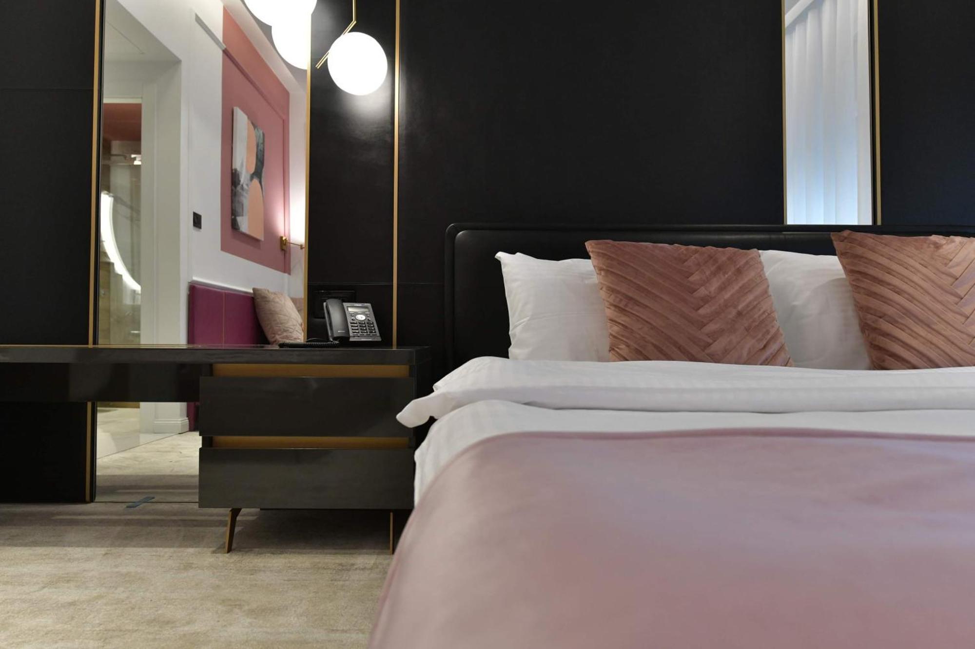 Royal Wellness And Spa Ruma Esterno foto