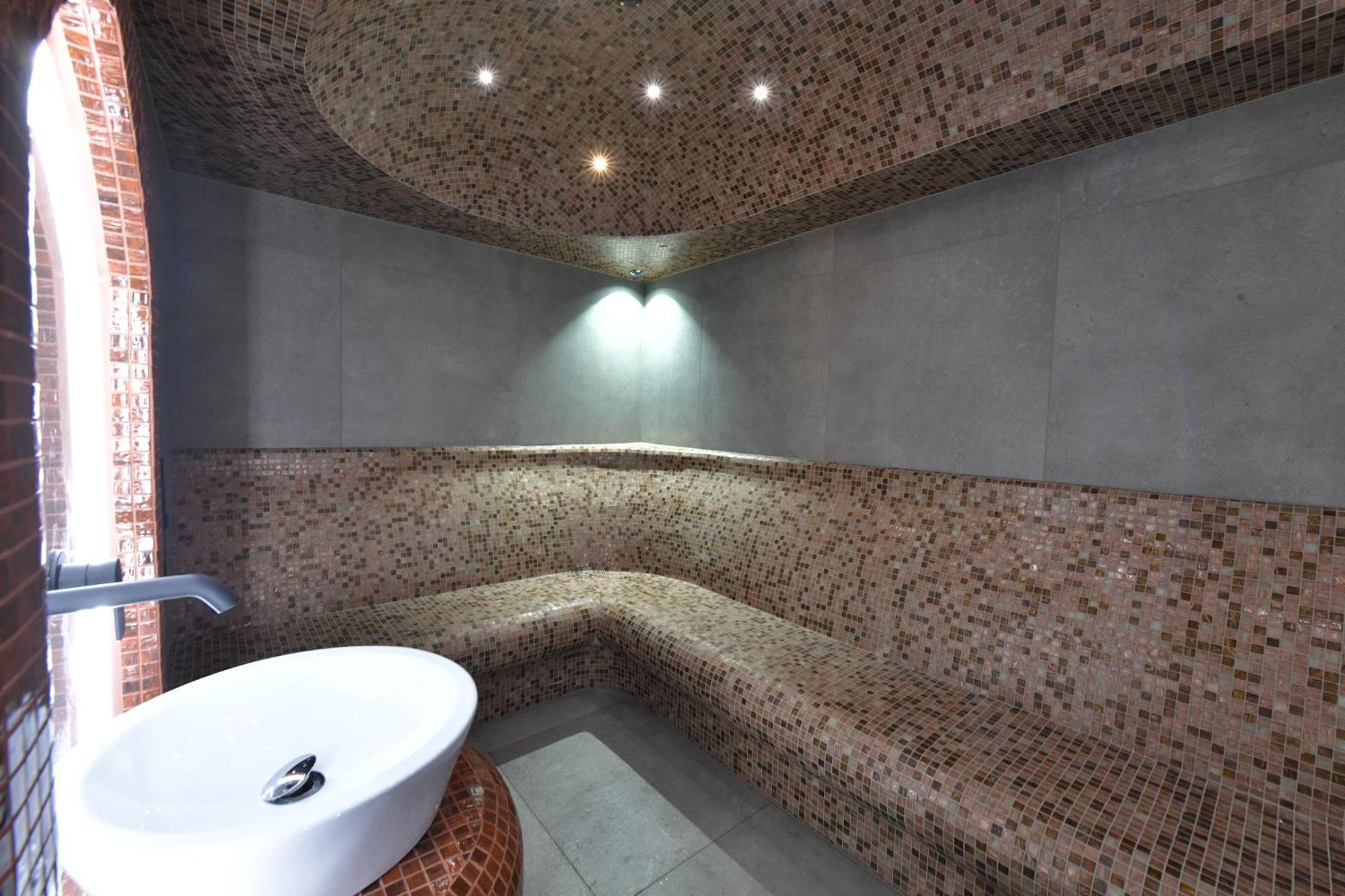 Royal Wellness And Spa Ruma Esterno foto