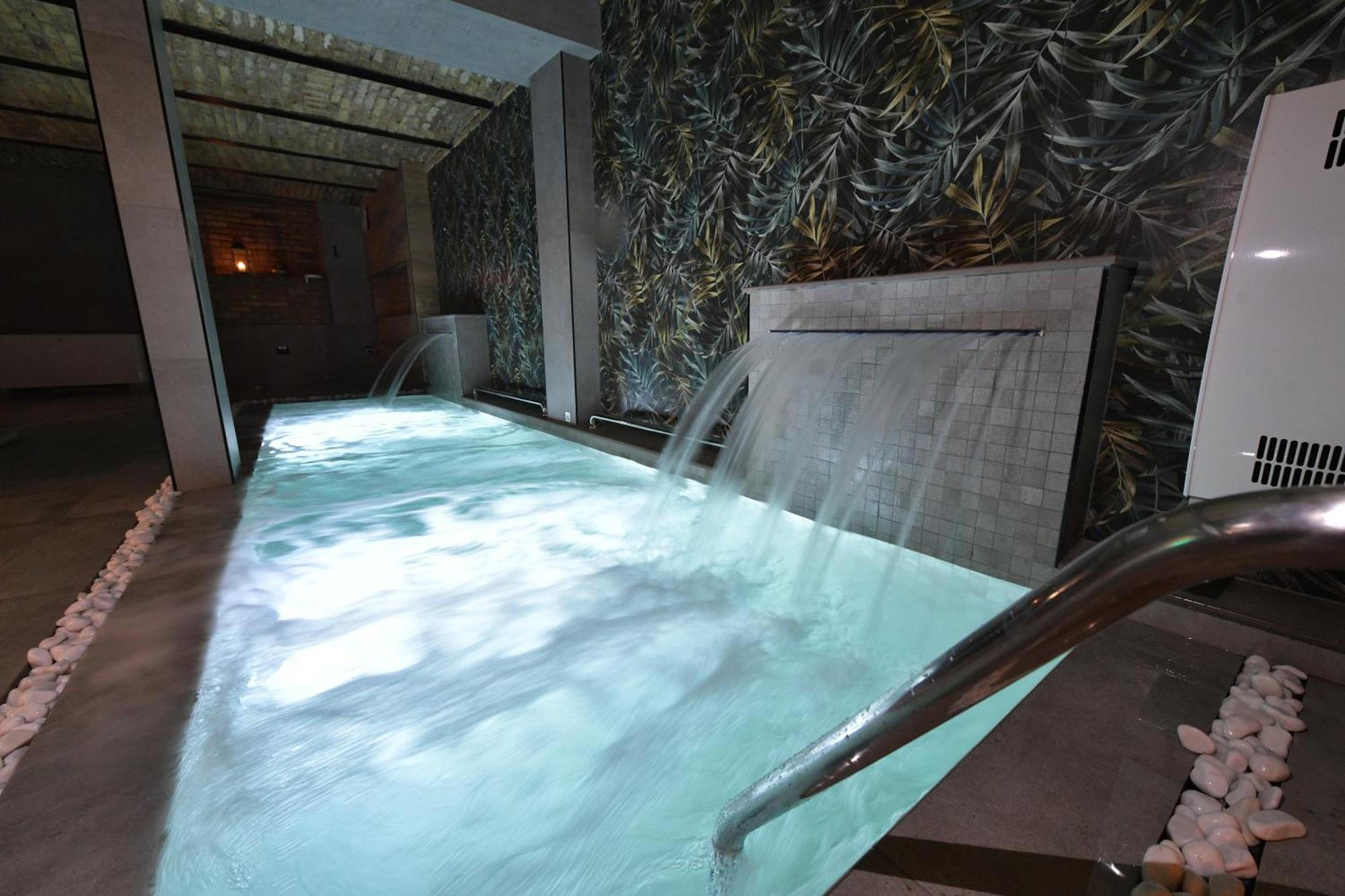 Royal Wellness And Spa Ruma Esterno foto